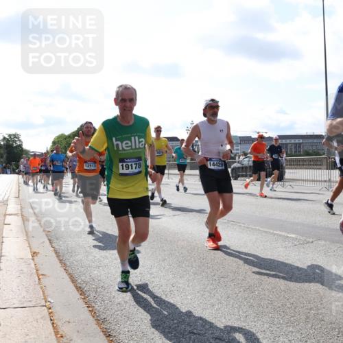 29.06.2025 - hella hamburg halbmarathon Lena Gebhardt http://msf.ph/oto/8321100 29.06.2025 10:00:06 Lombardsbrücke 12513, 19178, 16871, 114013, 14429, 5341, 6892, 1006, 1019, 1125, 1180, 1239, 1264, 1526, 1834, 1914, 1955, 2027, 2086, 2099, 2159, 2346, 2348, 2364, 2432, 2447, 2582, 2584, 2606, 2652, 2676, 2677, 2730, 2910, 3177, 3181, 3279, 3319, 3668, 3836, 3861, 3898, 4013, 4231, 4426, 4594, 4632, 4772, 4796, 4813, 4837, 5015, 5134, 5272, 5277, 5341, 5728, 6082, 6084, 6104, 6174, 6201, 6202, 6260, 6462, 6470, 6581, 6587, 8330, 9984, 10031, 11568, 11844 meine-sportfotos.de