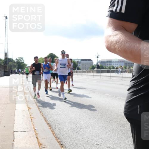 29.06.2025 - hella hamburg halbmarathon Lena Gebhardt http://msf.ph/oto/8321103 29.06.2025 09:48:05 Lombardsbrücke 11620, 2714, 1164, 1385, 1562, 1743, 2196, 2296, 2714, 2767, 3959, 4602, 4860, 5091, 5092, 5315, 6684, 6829, 6990, 8084, 8362, 8901, 8933, 9178, 9944, 10384, 10793, 10900, 10968, 11019, 11202, 11227, 11559, 11620, 11745, 11929, 12290, 12462, 12514, 12751, 12865, 13419, 13514, 13595, 13798, 13854, 14387, 14601, 14875, 14908, 14934, 14952, 15015, 15261, 15415, 15701, 15959, 15965, 16119, 16158, 16964, 17154 meine-sportfotos.de