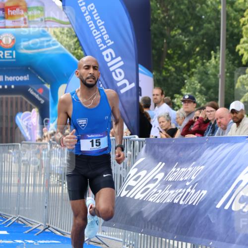29.06.2025 - hella hamburg halbmarathon Strokosch-Dieckow http://msf.ph/oto/8321109 29.06.2025 10:04:07 Ziel 15 meine-sportfotos.de