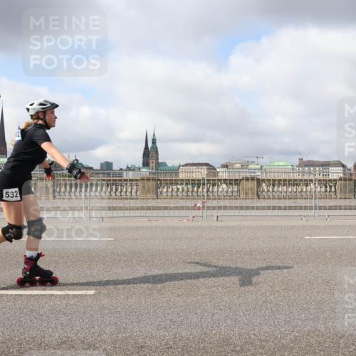 29.06.2025 - hella hamburg halbmarathon Lena Gebhardt http://msf.ph/oto/8321118 29.06.2025 09:07:44 Lombardsbrücke 532 meine-sportfotos.de