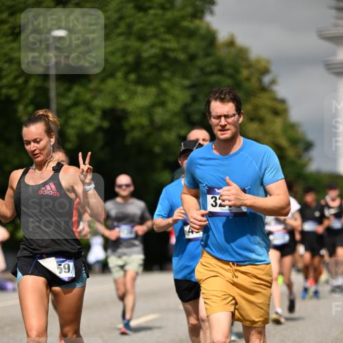 29.06.2025 - hella hamburg halbmarathon Dr. Thomas Lammeyer http://msf.ph/oto/8321180 29.06.2025 10:17:24 Kennedybrücke 1007, 1859, 2055, 2359, 2721, 2904, 2961, 2987, 3218, 3729, 4950, 5232, 6026, 6207, 7346, 7460, 8279, 8913, 9128, 9612 meine-sportfotos.de