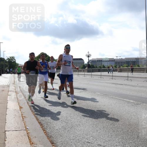 29.06.2025 - hella hamburg halbmarathon Lena Gebhardt http://msf.ph/oto/8321182 29.06.2025 09:48:05 Lombardsbrücke 14908, 620, 14, 1164, 1385, 1562, 1743, 2196, 2296, 2714, 2767, 3959, 4602, 4860, 5091, 5092, 5315, 6684, 6829, 6990, 8084, 8362, 8901, 8933, 9178, 9944, 10384, 10793, 10900, 10968, 11019, 11202, 11227, 11559, 11620, 11745, 11929, 12290, 12462, 12514, 12751, 12865, 13419, 13514, 13595, 13798, 13854, 14387, 14601, 14875, 14908, 14934, 14952, 15015, 15261, 15415, 15701, 15959, 15965, 16119, 16158, 16964, 17154 meine-sportfotos.de