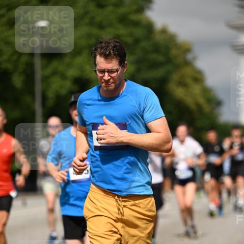 29.06.2025 - hella hamburg halbmarathon Dr. Thomas Lammeyer http://msf.ph/oto/8321234 29.06.2025 10:17:25 Kennedybrücke 1007, 1859, 1939, 2055, 2359, 2721, 2904, 2961, 2987, 3218, 3729, 4950, 5232, 6026, 6207, 7346, 7460, 8279, 8913, 9128, 9612 meine-sportfotos.de