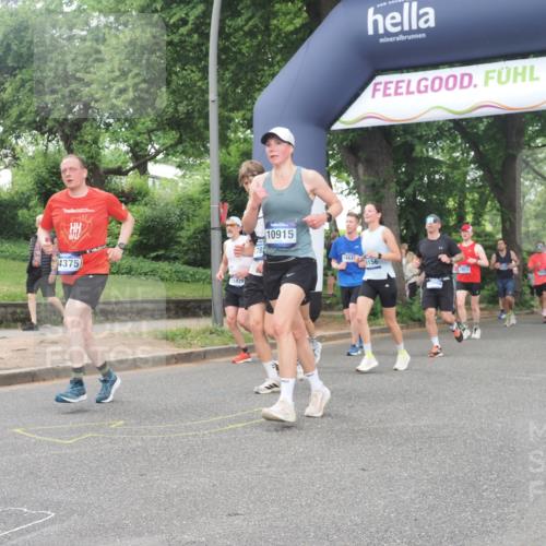 29.06.2025 - hella hamburg halbmarathon KatJ http://msf.ph/oto/8321239 29.06.2025 10:45:57 Zwischen KM18-KM19 1285, 2006, 2957 meine-sportfotos.de