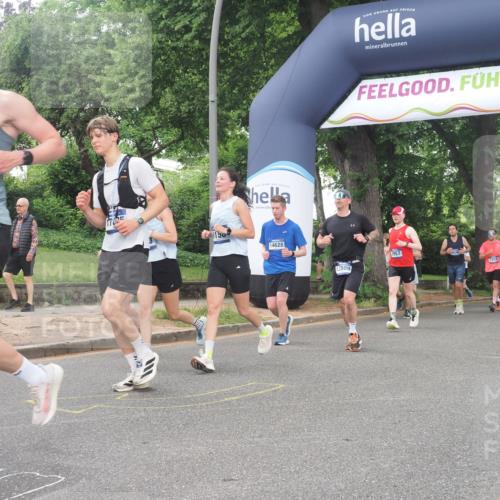 29.06.2025 - hella hamburg halbmarathon KatJ http://msf.ph/oto/8321265 29.06.2025 10:45:58 Zwischen KM18-KM19 1285, 2006, 2957 meine-sportfotos.de