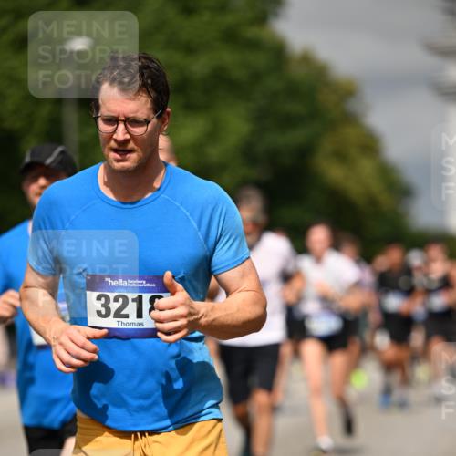 29.06.2025 - hella hamburg halbmarathon Dr. Thomas Lammeyer http://msf.ph/oto/8321286 29.06.2025 10:17:25 Kennedybrücke 1007, 1859, 1939, 2055, 2359, 2721, 2904, 2961, 2987, 3218, 3729, 4950, 5232, 6026, 6207, 7346, 7460, 8279, 8913, 9128, 9612 meine-sportfotos.de