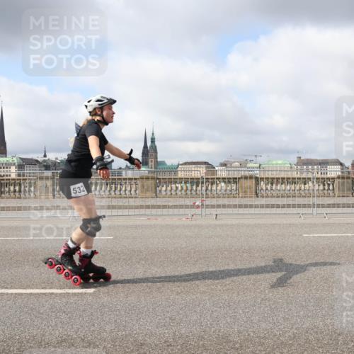 29.06.2025 - hella hamburg halbmarathon Lena Gebhardt http://msf.ph/oto/8321329 29.06.2025 09:07:44 Lombardsbrücke 532 meine-sportfotos.de