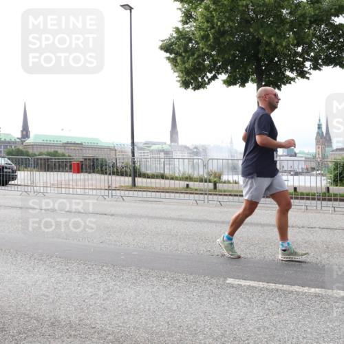 29.06.2025 - hella hamburg halbmarathon Lena Gebhardt http://msf.ph/oto/8321344 29.06.2025 10:37:35 Lombardsbrücke 1022, 1276, 1337, 1475, 1597, 1819, 1985, 2016, 2031, 2072, 2104, 2199, 2272, 2480, 2486, 2640, 2853, 3127, 3230, 3246, 3633, 4097, 4347, 4733, 5139, 5146, 5171, 5186, 5522, 5560, 5790, 5875, 5940, 6243, 6584, 6821, 6955, 7085, 7124, 7235, 7321, 7350, 7544, 7707, 7777, 7823, 8257, 8258, 8811, 8843, 8985, 9055, 9247, 9288, 9524, 9895, 10159, 10506, 10836, 11087, 12123, 12254, 12472, 12824, 16680, 17798 meine-sportfotos.de