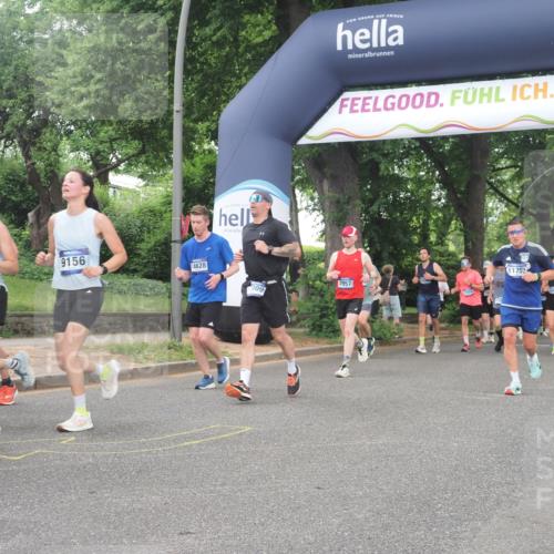 29.06.2025 - hella hamburg halbmarathon KatJ http://msf.ph/oto/8321362 29.06.2025 10:45:58 Zwischen KM18-KM19 1285, 2006, 2957 meine-sportfotos.de