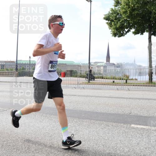 29.06.2025 - hella hamburg halbmarathon Lena Gebhardt http://msf.ph/oto/8321364 29.06.2025 10:12:47 Lombardsbrücke 8911, 1020, 1051, 1249, 1610, 1785, 1850, 1851, 1939, 2531, 2891, 2942, 2963, 2964, 3182, 3248, 3262, 4453, 4499, 4532, 4554, 5150, 5166, 5176, 5597, 5598, 6207, 6822, 6871, 6966, 7014, 7873, 7907, 8398, 8405, 8917, 8971, 9141, 9254, 9405, 10067, 10402, 10581, 10685, 11025, 11720, 12456, 13566, 13816, 14404, 14540, 14868, 14869, 15012, 15369, 15531, 16323, 16473, 16826, 16911, 17061, 17699, 17994, 18178, 18320, 18493, 18530 meine-sportfotos.de