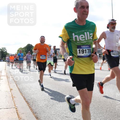 29.06.2025 - hella hamburg halbmarathon Lena Gebhardt http://msf.ph/oto/8321415 29.06.2025 10:00:07 Lombardsbrücke 2582, 12513, 1780, 19178, 14429, 1006, 1019, 1125, 1180, 1239, 1264, 1526, 1834, 1914, 1955, 2027, 2086, 2099, 2159, 2346, 2348, 2364, 2447, 2582, 2584, 2606, 2652, 2676, 2677, 2730, 2910, 3177, 3181, 3279, 3319, 3836, 3861, 3898, 4013, 4231, 4594, 4632, 4772, 4796, 4813, 5015, 5134, 5272, 5277, 5341, 5728, 6082, 6084, 6104, 6174, 6201, 6202, 6220, 6260, 6462, 6470, 6581, 6587, 8330, 10031, 11568, 11844 meine-sportfotos.de