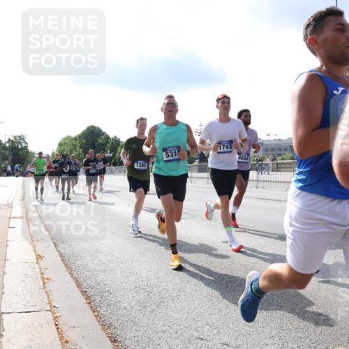 29.06.2025 - hella hamburg halbmarathon Lena Gebhardt http://msf.ph/oto/8321452 29.06.2025 09:48:07 Lombardsbrücke 345, 1385, 5315, 1743, 6684, 1164, 1385, 1562, 1743, 2196, 2296, 2714, 2767, 3959, 4602, 4860, 5091, 5092, 5315, 6684, 6829, 6990, 8084, 8362, 8901, 8933, 9178, 9944, 10384, 10404, 10793, 10900, 10968, 11019, 11202, 11227, 11559, 11620, 11745, 11929, 12290, 12462, 12514, 12865, 12916, 13419, 13514, 13595, 13798, 13854, 14387, 14601, 14875, 14908, 14934, 14952, 15015, 15261, 15415, 15701, 15959, 15965, 16119, 16158, 16964 meine-sportfotos.de