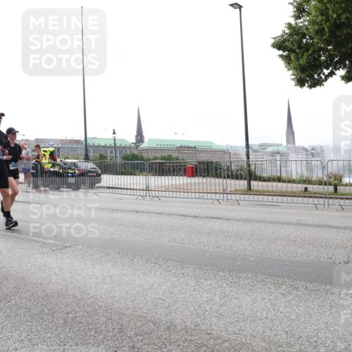 29.06.2025 - hella hamburg halbmarathon Lena Gebhardt http://msf.ph/oto/8321470 29.06.2025 10:37:36 Lombardsbrücke 952, 16837, 1022, 1276, 1337, 1475, 1597, 1799, 1819, 1985, 2016, 2031, 2072, 2104, 2199, 2272, 2480, 2486, 2640, 2853, 3230, 3246, 3633, 4097, 4347, 4733, 5139, 5146, 5171, 5186, 5522, 5560, 5790, 5875, 5940, 6243, 6584, 6821, 6955, 7085, 7124, 7235, 7321, 7350, 7544, 7707, 7777, 7823, 8811, 8843, 8985, 9247, 9288, 9524, 9895, 10159, 10506, 10836, 11087, 11543, 12123, 12254, 12472, 12824, 16680, 17798 meine-sportfotos.de