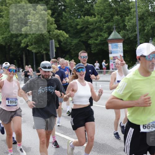 29.06.2025 - hella hamburg halbmarathon Jannik Wohlers http://msf.ph/oto/8321493 29.06.2025 10:39:33 Lombardsbrücke 1058, 1076, 1291, 1586, 1691, 1899, 2313, 2866, 2888, 3046, 3882, 3883, 3884, 4471, 4752, 5229, 5654, 5877, 5901, 6097, 6698, 6739, 6750, 6890, 7045, 7455, 7456, 8107, 8612, 8622, 8865, 8866, 9080, 9195, 9292, 9495, 10441, 10648, 10714, 10806, 10901, 10939, 11242, 11244, 11664, 11874, 12414, 12631, 12883, 12906, 13644, 14327, 14578, 14882, 15111, 16532, 16784, 18157, 19163 meine-sportfotos.de