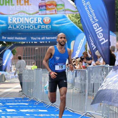 29.06.2025 - hella hamburg halbmarathon Strokosch-Dieckow http://msf.ph/oto/8321494 29.06.2025 10:04:06 Ziel 15 meine-sportfotos.de