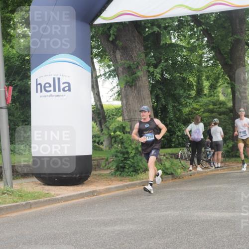 29.06.2025 - hella hamburg halbmarathon KatJ http://msf.ph/oto/8321496 29.06.2025 10:16:31 Zwischen KM18-KM19  meine-sportfotos.de