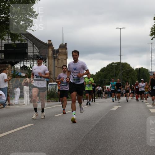 29.06.2025 - hella hamburg halbmarathon Yannick Fuchs http://msf.ph/oto/8321497 29.06.2025 10:51:08 20KM 1387, 1485, 1715, 1719, 1972, 2034, 2282, 2417, 2652, 2676, 3435, 4167, 4261, 5033, 5728, 6272, 6720, 7269, 8744, 9577, 10133, 11043, 11590, 11612, 11832, 12774, 13245, 13376, 13523, 13863, 14361, 14369, 14737, 14881, 14951, 15090, 15110, 15125, 15145, 15220, 15664, 15726, 16093, 16470, 16830, 16909, 17160, 17201, 17617, 17758, 17769, 17779, 17828, 17848, 18388, 19184 meine-sportfotos.de