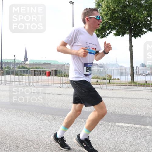 29.06.2025 - hella hamburg halbmarathon Lena Gebhardt http://msf.ph/oto/8321523 29.06.2025 10:12:47 Lombardsbrücke 17, 8917, 1020, 1051, 1249, 1610, 1785, 1850, 1851, 1939, 2531, 2891, 2942, 2963, 2964, 3182, 3248, 3262, 4453, 4499, 4532, 4554, 5150, 5166, 5176, 5597, 5598, 6207, 6822, 6871, 6966, 7014, 7873, 7907, 8398, 8405, 8917, 8971, 9141, 9254, 9405, 10067, 10402, 10581, 10685, 11025, 11720, 12456, 13566, 13816, 14404, 14540, 14868, 14869, 15012, 15369, 15531, 16323, 16473, 16826, 16911, 17061, 17699, 17994, 18178, 18320, 18493, 18530 meine-sportfotos.de