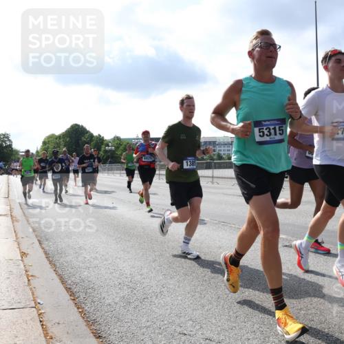29.06.2025 - hella hamburg halbmarathon Lena Gebhardt http://msf.ph/oto/8321524 29.06.2025 09:48:07 Lombardsbrücke 12514, 3959, 6829, 1385, 5315, 743, 1164, 1385, 1562, 1743, 2196, 2296, 2714, 2767, 3959, 4602, 4860, 5091, 5092, 5315, 6684, 6829, 6990, 8084, 8362, 8901, 8933, 9178, 9944, 10384, 10404, 10793, 10900, 10968, 11019, 11202, 11227, 11559, 11620, 11745, 11929, 12290, 12462, 12514, 12865, 12916, 13419, 13514, 13595, 13798, 13854, 14387, 14601, 14875, 14908, 14934, 14952, 15015, 15261, 15415, 15701, 15959, 15965, 16119, 16158, 16964 meine-sportfotos.de