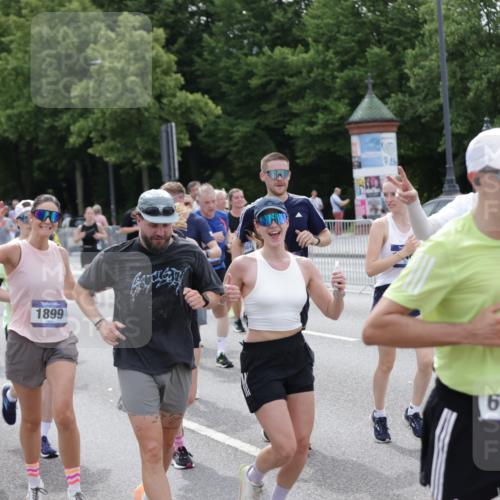 29.06.2025 - hella hamburg halbmarathon Jannik Wohlers http://msf.ph/oto/8321530 29.06.2025 10:39:33 Lombardsbrücke 1058, 1076, 1291, 1586, 1691, 1899, 2313, 2866, 2888, 3046, 3882, 3883, 3884, 4471, 4752, 5229, 5654, 5877, 5901, 6097, 6698, 6739, 6750, 6890, 7045, 7455, 7456, 8107, 8612, 8622, 8865, 8866, 9080, 9195, 9292, 9495, 10441, 10648, 10714, 10806, 10901, 10939, 11242, 11244, 11664, 11874, 12414, 12631, 12883, 12906, 13644, 14327, 14578, 14882, 15111, 16532, 16784, 18157, 19163 meine-sportfotos.de
