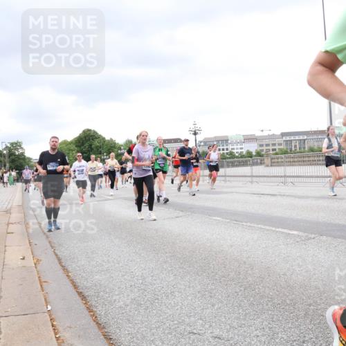 29.06.2025 - hella hamburg halbmarathon Lena Gebhardt http://msf.ph/oto/8321542 29.06.2025 10:57:23 Lombardsbrücke 17970, 1298, 96, 1207, 1242, 1265, 1643, 2041, 2370, 2871, 3195, 3385, 3387, 3388, 3433, 3470, 3485, 3723, 3750, 3851, 3954, 4086, 4106, 4180, 4197, 4241, 4485, 4568, 4569, 4611, 4830, 4998, 5057, 5117, 5316, 5632, 5639, 5736, 5738, 6053, 6284, 6827, 6832, 6857, 6981, 7416, 7417, 7592, 7720, 7728, 7787, 7964, 8035, 8039, 8197, 8224, 8287, 8386, 8540, 8546, 8552, 8679, 8708, 8851, 8853, 8873, 9110, 9233, 9298, 9299, 9318, 9496 meine-sportfotos.de