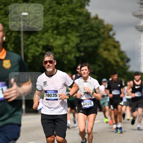 29.06.2025 - hella hamburg halbmarathon Dr. Thomas Lammeyer http://msf.ph/oto/8321555 29.06.2025 10:17:26 Kennedybrücke 1007, 1194, 1859, 1939, 2055, 2359, 2721, 2904, 2961, 2987, 3218, 3729, 4950, 5232, 6026, 6207, 7346, 7460, 8279, 8913, 9128, 9612 meine-sportfotos.de