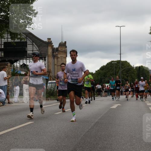 29.06.2025 - hella hamburg halbmarathon Yannick Fuchs http://msf.ph/oto/8321565 29.06.2025 10:51:08 20KM 1387, 1485, 1715, 1719, 1972, 2034, 2282, 2417, 2652, 2676, 3435, 4167, 4261, 5033, 5728, 6272, 6720, 7269, 8744, 9577, 10133, 11043, 11590, 11612, 11832, 12774, 13245, 13376, 13523, 13863, 14361, 14369, 14737, 14881, 14951, 15090, 15110, 15125, 15145, 15220, 15664, 15726, 16093, 16470, 16830, 16909, 17160, 17201, 17617, 17758, 17769, 17779, 17828, 17848, 18388, 19184 meine-sportfotos.de