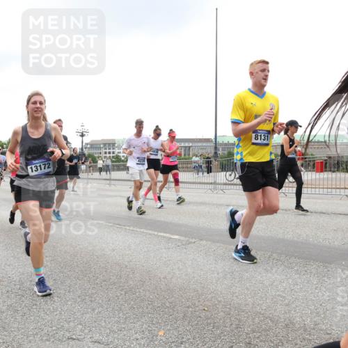 29.06.2025 - hella hamburg halbmarathon Lena Gebhardt http://msf.ph/oto/8321574 29.06.2025 10:47:18 Lombardsbrücke 11378, 17015, 13172, 4239, 6836, 1437, 8131, 1073, 1185, 1286, 1363, 1434, 1463, 1523, 1593, 1607, 1704, 1720, 1961, 2148, 2211, 2320, 2327, 2407, 2537, 2555, 2556, 2665, 2882, 2981, 2994, 3339, 3823, 4037, 4184, 4239, 4325, 4483, 4806, 4895, 4974, 4975, 5111, 5114, 5621, 5622, 5796, 5895, 5953, 6255, 6256, 6485, 6496, 6879, 6995, 7073, 7403, 7430, 7431, 7630, 7631, 8105, 8131, 8270, 8486, 8553, 8684, 8706, 8915, 8953, 8967, 9018, 11351, 11458, 11730, 11738 meine-sportfotos.de
