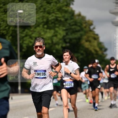 29.06.2025 - hella hamburg halbmarathon Dr. Thomas Lammeyer http://msf.ph/oto/8321605 29.06.2025 10:17:27 Kennedybrücke 1007, 1194, 1859, 1939, 2055, 2359, 2721, 2904, 2961, 2987, 3218, 3729, 4950, 5232, 6026, 6207, 7346, 7460, 8279, 8913, 9128, 9612 meine-sportfotos.de