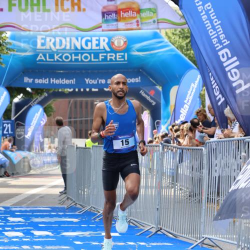 29.06.2025 - hella hamburg halbmarathon Strokosch-Dieckow http://msf.ph/oto/8321634 29.06.2025 10:04:06 Ziel 15 meine-sportfotos.de