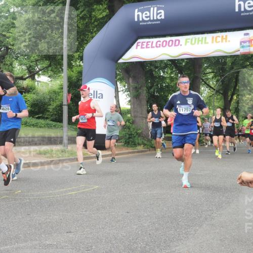 29.06.2025 - hella hamburg halbmarathon KatJ http://msf.ph/oto/8321665 29.06.2025 10:46:00 Zwischen KM18-KM19 2006, 2957, 3181, 6208, 7259, 8089 meine-sportfotos.de