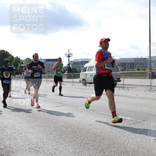 29.06.2025 - hella hamburg halbmarathon Lena Gebhardt http://msf.ph/oto/8321681 29.06.2025 09:48:08 Lombardsbrücke 18679, 17217, 12514, 3959, 6829, 1164, 1385, 1562, 1743, 2196, 2296, 2714, 2767, 3959, 4602, 4860, 5091, 5092, 5315, 6684, 6829, 6990, 8362, 8901, 8933, 9178, 9944, 10384, 10404, 10793, 10900, 10968, 11202, 11227, 11620, 11745, 11929, 12290, 12462, 12514, 12865, 12916, 13514, 13595, 13798, 13854, 14387, 14601, 14875, 14908, 14934, 14952, 15015, 15261, 15415, 15701, 15959, 15965, 16119, 16158, 16964 meine-sportfotos.de