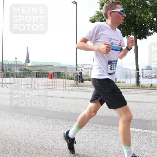 29.06.2025 - hella hamburg halbmarathon Lena Gebhardt http://msf.ph/oto/8321695 29.06.2025 10:12:47 Lombardsbrücke 200, 17, 891, 1020, 1051, 1249, 1610, 1785, 1850, 1851, 1939, 2531, 2891, 2942, 2963, 2964, 3182, 3248, 3262, 4453, 4499, 4532, 4554, 5150, 5166, 5176, 5597, 5598, 6207, 6822, 6871, 6966, 7014, 7873, 7907, 8398, 8405, 8917, 8971, 9141, 9254, 9405, 10067, 10402, 10581, 10685, 11025, 11720, 12456, 13566, 13816, 14404, 14540, 14868, 14869, 15012, 15369, 15531, 16323, 16473, 16826, 16911, 17061, 17699, 17994, 18178, 18320, 18493, 18530 meine-sportfotos.de