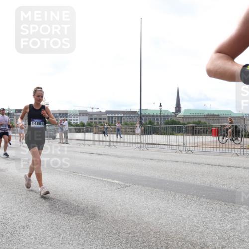 29.06.2025 - hella hamburg halbmarathon Lena Gebhardt http://msf.ph/oto/8321699 29.06.2025 10:22:53 Lombardsbrücke 5223, 3003, 10826, 14801, 1029, 1853, 2294, 2479, 2766, 2886, 3003, 3029, 3034, 3430, 3457, 3511, 3600, 3601, 4190, 4266, 4969, 5223, 5343, 5629, 5798, 6347, 6578, 6784, 6785, 6826, 6849, 6899, 7097, 7188, 7190, 7266, 7276, 7529, 7891, 7925, 8355, 8511, 8931, 9133, 9256, 9913, 10205, 10826, 12025, 12190, 12265, 13560, 13921, 14041, 14525, 14801 meine-sportfotos.de
