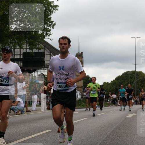 29.06.2025 - hella hamburg halbmarathon Yannick Fuchs http://msf.ph/oto/8321702 29.06.2025 10:51:09 20KM 1387, 1485, 1715, 1719, 1972, 2282, 2417, 2652, 2676, 3435, 4167, 4261, 5015, 5033, 5134, 5457, 5458, 5728, 6272, 6720, 7159, 7269, 8744, 9577, 10133, 11043, 11590, 11612, 11832, 12774, 13245, 13376, 13523, 13863, 14361, 14369, 14737, 14881, 14951, 15090, 15110, 15125, 15145, 15220, 15664, 15726, 16093, 16470, 16830, 16909, 17160, 17201, 17617, 17758, 17769, 17779, 17828, 17848, 18388 meine-sportfotos.de