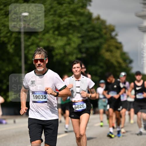 29.06.2025 - hella hamburg halbmarathon Dr. Thomas Lammeyer http://msf.ph/oto/8321709 29.06.2025 10:17:27 Kennedybrücke 1007, 1194, 1859, 1939, 2055, 2359, 2721, 2904, 2961, 2987, 3218, 3729, 4950, 5232, 6026, 6207, 7346, 7460, 8279, 8913, 9128, 9612 meine-sportfotos.de
