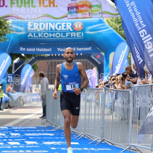 29.06.2025 - hella hamburg halbmarathon Strokosch-Dieckow http://msf.ph/oto/8321715 29.06.2025 10:04:06 Ziel 15 meine-sportfotos.de