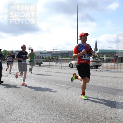 29.06.2025 - hella hamburg halbmarathon Lena Gebhardt http://msf.ph/oto/8321730 29.06.2025 09:48:09 Lombardsbrücke 12514, 17217, 3959, 18679, 6829, 1164, 1385, 1562, 1743, 2196, 2296, 2714, 2767, 3959, 4602, 4860, 5091, 5092, 5315, 6684, 6829, 6990, 8362, 8901, 8933, 9178, 9944, 10384, 10404, 10793, 10900, 10968, 11202, 11227, 11620, 11745, 11929, 12290, 12462, 12514, 12865, 12916, 13514, 13595, 13798, 13854, 14387, 14601, 14875, 14908, 14934, 14952, 15015, 15261, 15415, 15701, 15931, 15959, 15965, 16119, 16158, 16964 meine-sportfotos.de