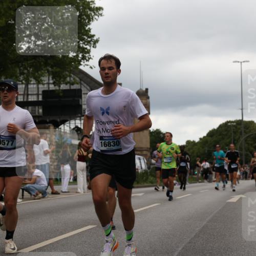 29.06.2025 - hella hamburg halbmarathon Yannick Fuchs http://msf.ph/oto/8321732 29.06.2025 10:51:09 20KM 1387, 1485, 1715, 1719, 1972, 2282, 2417, 2652, 2676, 3435, 4167, 4261, 5015, 5033, 5134, 5457, 5458, 5728, 6272, 6720, 7159, 7269, 8744, 9577, 10133, 11043, 11590, 11612, 11832, 12774, 13245, 13376, 13523, 13863, 14361, 14369, 14737, 14881, 14951, 15090, 15110, 15125, 15145, 15220, 15664, 15726, 16093, 16470, 16830, 16909, 17160, 17201, 17617, 17758, 17769, 17779, 17828, 17848, 18388 meine-sportfotos.de