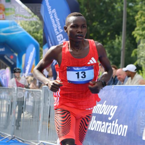 29.06.2025 - hella hamburg halbmarathon Strokosch-Dieckow http://msf.ph/oto/8321748 29.06.2025 10:03:54 Ziel 13 meine-sportfotos.de
