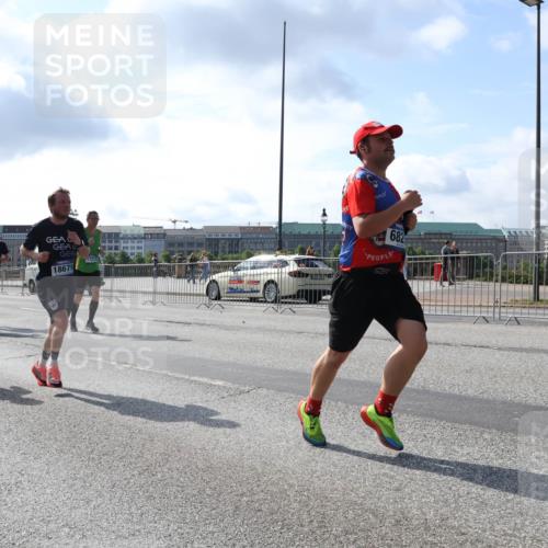 29.06.2025 - hella hamburg halbmarathon Lena Gebhardt http://msf.ph/oto/8321759 29.06.2025 09:48:09 Lombardsbrücke 3959, 4860, 17217, 18679, 682, 1164, 1385, 1562, 1743, 2196, 2296, 2714, 2767, 3959, 4602, 4860, 5091, 5092, 5315, 6684, 6829, 6990, 8362, 8901, 8933, 9178, 9944, 10384, 10404, 10793, 10900, 10968, 11202, 11227, 11620, 11745, 11929, 12290, 12462, 12514, 12865, 12916, 13514, 13595, 13798, 13854, 14387, 14601, 14875, 14908, 14934, 14952, 15015, 15261, 15415, 15701, 15931, 15959, 15965, 16119, 16158, 16964 meine-sportfotos.de