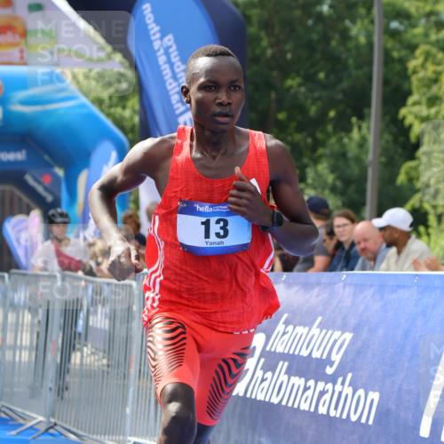 29.06.2025 - hella hamburg halbmarathon Strokosch-Dieckow http://msf.ph/oto/8321773 29.06.2025 10:03:54 Ziel 13 meine-sportfotos.de