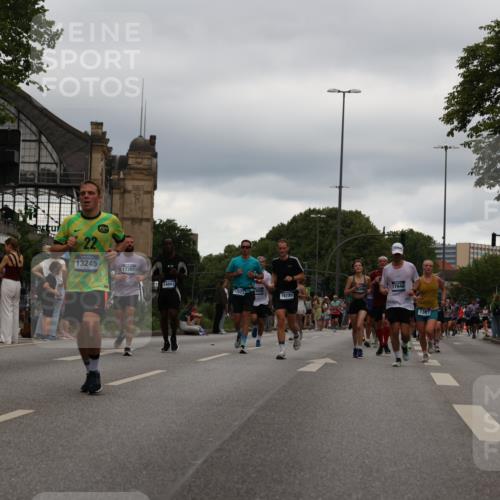 29.06.2025 - hella hamburg halbmarathon Yannick Fuchs http://msf.ph/oto/8321829 29.06.2025 10:51:11 20KM 1239, 1387, 1715, 1719, 1972, 2282, 2417, 2652, 2676, 3435, 4167, 4261, 5015, 5134, 5457, 5458, 5728, 6272, 6720, 7159, 7269, 8744, 9577, 10383, 10408, 11043, 11590, 11832, 12773, 12774, 13245, 13376, 13523, 13863, 14361, 14369, 14737, 14881, 14951, 15090, 15110, 15125, 15145, 15189, 15220, 15349, 15664, 15726, 16093, 16418, 16830, 16909, 17160, 17201, 17758, 17769, 17779, 17828, 17848, 18388 meine-sportfotos.de