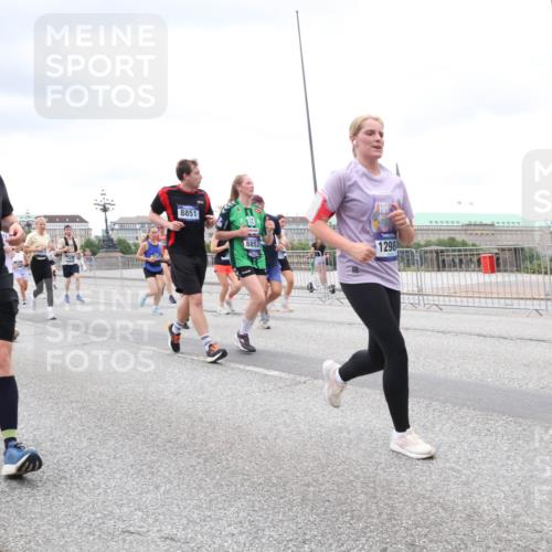 29.06.2025 - hella hamburg halbmarathon Lena Gebhardt http://msf.ph/oto/8321835 29.06.2025 10:57:25 Lombardsbrücke 12698, 8851, 17970, 19, 8853, 1298, 1123, 1207, 1242, 1248, 1265, 1643, 2041, 2370, 2871, 3191, 3195, 3385, 3388, 3433, 3470, 3485, 3723, 3750, 3851, 3954, 4086, 4106, 4180, 4197, 4241, 4485, 4521, 4568, 4569, 4611, 4830, 4998, 5057, 5117, 5316, 5632, 5639, 5736, 5738, 6053, 6284, 6827, 6832, 6857, 6916, 6981, 7172, 7416, 7417, 7592, 7720, 7728, 7787, 7964, 8035, 8039, 8224, 8287, 8386, 8540, 8546, 8552, 8679, 8708, 8851, 8853, 8873, 9110, 9233, 9298, 9299, 9318, 9496 meine-sportfotos.de