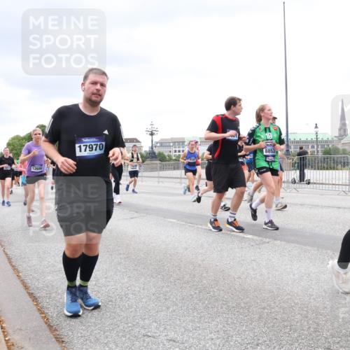 29.06.2025 - hella hamburg halbmarathon Lena Gebhardt http://msf.ph/oto/8321866 29.06.2025 10:57:25 Lombardsbrücke 12698, 17970, 8853, 1298, 1123, 1207, 1242, 1248, 1265, 1643, 2041, 2370, 2871, 3191, 3195, 3385, 3388, 3433, 3470, 3485, 3723, 3750, 3851, 3954, 4086, 4106, 4180, 4197, 4241, 4485, 4521, 4568, 4569, 4611, 4830, 4998, 5057, 5117, 5316, 5632, 5639, 5736, 5738, 6053, 6284, 6827, 6832, 6857, 6916, 6981, 7172, 7416, 7417, 7592, 7720, 7728, 7787, 7964, 8035, 8039, 8224, 8287, 8386, 8540, 8546, 8552, 8679, 8708, 8851, 8853, 8873, 9110, 9233, 9298, 9299, 9318, 9496 meine-sportfotos.de