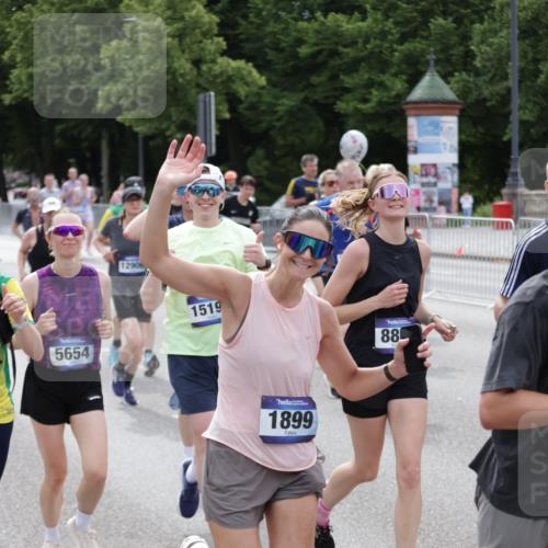 29.06.2025 - hella hamburg halbmarathon Jannik Wohlers http://msf.ph/oto/8321868 29.06.2025 10:39:34 Lombardsbrücke 1058, 1076, 1291, 1586, 1691, 1899, 2313, 2866, 2888, 3046, 3882, 3883, 3884, 4471, 4752, 5229, 5654, 5877, 5901, 6097, 6698, 6750, 6890, 7045, 7455, 7456, 8107, 8612, 8622, 8815, 8865, 8866, 9080, 9195, 9292, 9495, 10441, 10648, 10806, 10901, 10939, 11188, 11242, 11244, 11664, 11874, 12414, 12883, 12906, 13644, 14327, 14578, 15111, 16532, 16784, 18157, 19163 meine-sportfotos.de