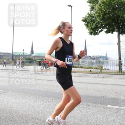 29.06.2025 - hella hamburg halbmarathon Lena Gebhardt http://msf.ph/oto/8321893 29.06.2025 10:22:54 Lombardsbrücke 1480, 1029, 1853, 2294, 2479, 2766, 2886, 3003, 3029, 3034, 3430, 3457, 3511, 3600, 3601, 4190, 4266, 4969, 5223, 5343, 5629, 5798, 6578, 6784, 6785, 6826, 6849, 6899, 7097, 7188, 7190, 7266, 7276, 7529, 7891, 7925, 8355, 8511, 8687, 8688, 8931, 9133, 9256, 9913, 10205, 10826, 12025, 12190, 12265, 13560, 13921, 14041, 14525, 14801 meine-sportfotos.de