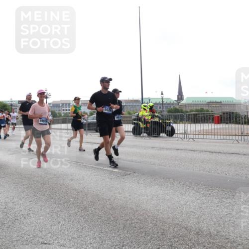 29.06.2025 - hella hamburg halbmarathon Lena Gebhardt http://msf.ph/oto/8321906 29.06.2025 10:37:36 Lombardsbrücke 10919, 9524, 1022, 1276, 1337, 1475, 1597, 1799, 1819, 1985, 2016, 2031, 2072, 2104, 2199, 2272, 2480, 2486, 2640, 2853, 3230, 3246, 3633, 4097, 4347, 4733, 5139, 5146, 5171, 5186, 5522, 5560, 5790, 5875, 5940, 6243, 6584, 6821, 6955, 7085, 7124, 7235, 7321, 7350, 7544, 7707, 7777, 7823, 8811, 8843, 8985, 9247, 9288, 9524, 9895, 10159, 10506, 10836, 11087, 11543, 12123, 12254, 12472, 12824, 16680, 17798 meine-sportfotos.de