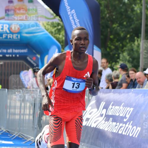 29.06.2025 - hella hamburg halbmarathon Strokosch-Dieckow http://msf.ph/oto/8321918 29.06.2025 10:03:54 Ziel 13 meine-sportfotos.de