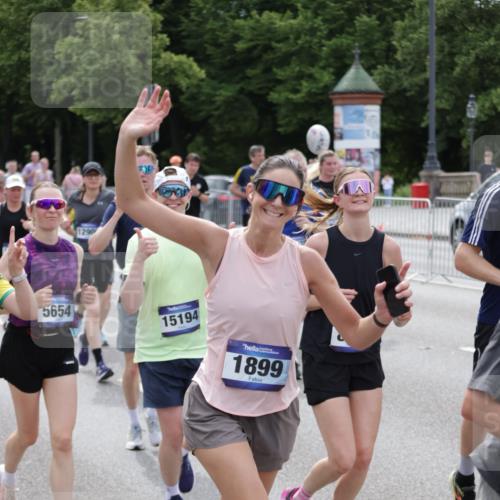 29.06.2025 - hella hamburg halbmarathon Jannik Wohlers http://msf.ph/oto/8321921 29.06.2025 10:39:35 Lombardsbrücke 1058, 1076, 1291, 1586, 1691, 1899, 2254, 2313, 2866, 2888, 3046, 3882, 3883, 3884, 4173, 4471, 5229, 5654, 5877, 5901, 6097, 6548, 6698, 6750, 6890, 7045, 7455, 7456, 8107, 8612, 8622, 8815, 8865, 8866, 9080, 9195, 9292, 9495, 10648, 10806, 10901, 10939, 11188, 11242, 11244, 11874, 12414, 12883, 12906, 13577, 13644, 14327, 14578, 15111, 16532, 16784, 18157, 19163 meine-sportfotos.de